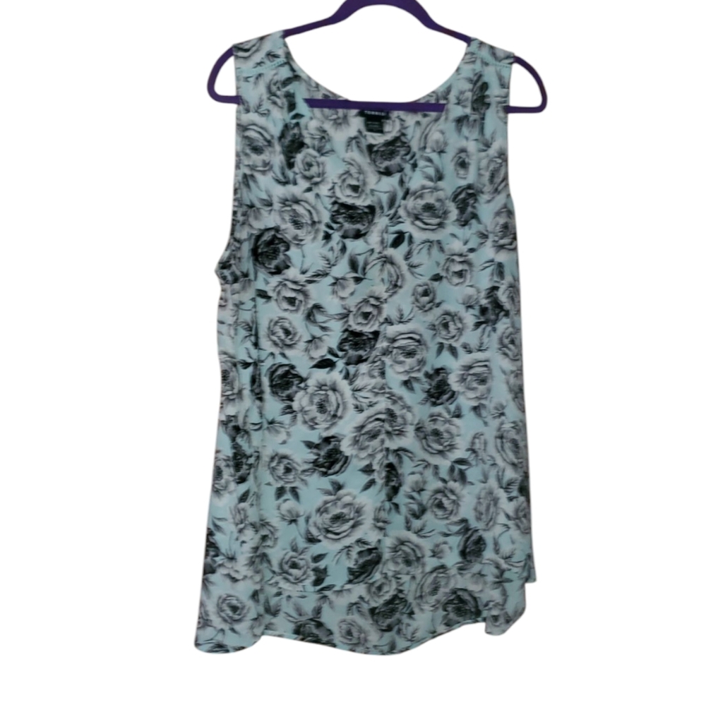 Torrid Blue Greyscale Roses Tank